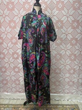 Vintage Diamond Tea Paisley Caftan / Lounge Dress